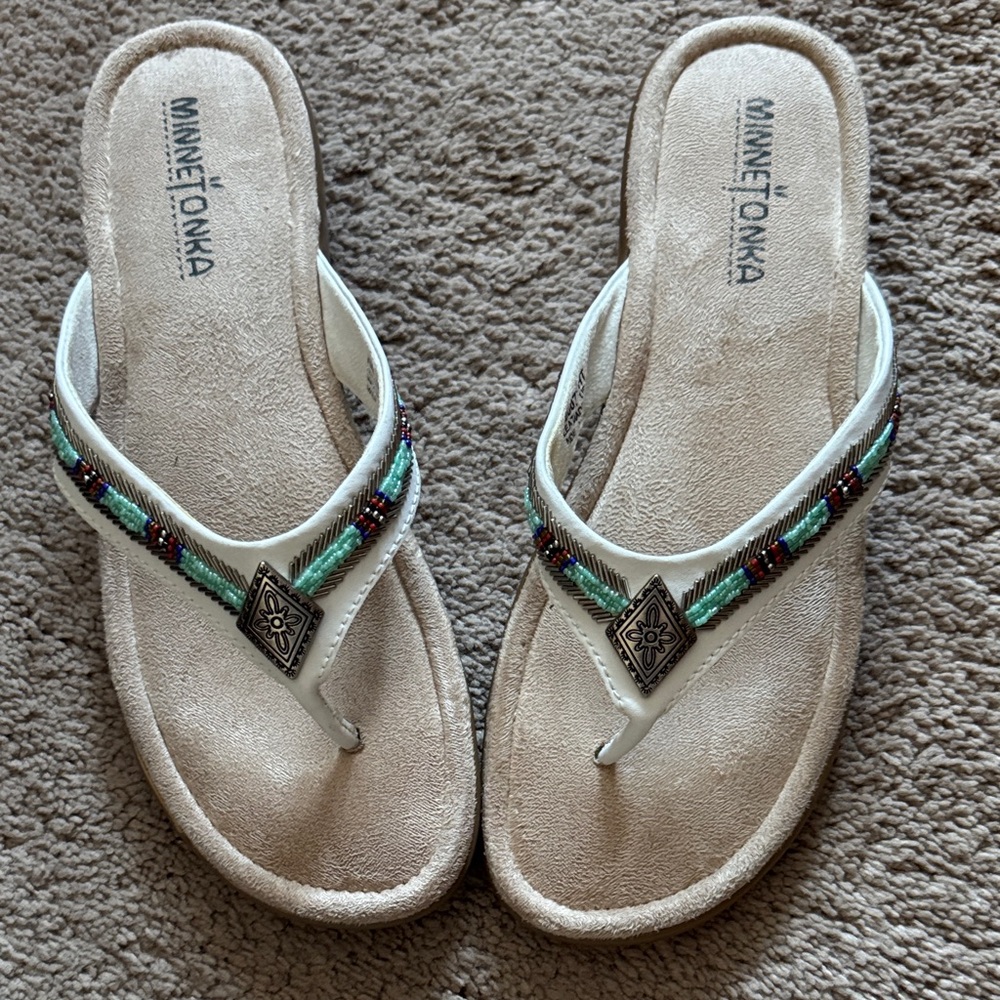 Minnetonka Women's Thong Sandal with Beaded Design - Cream and Turquoise. Size 8